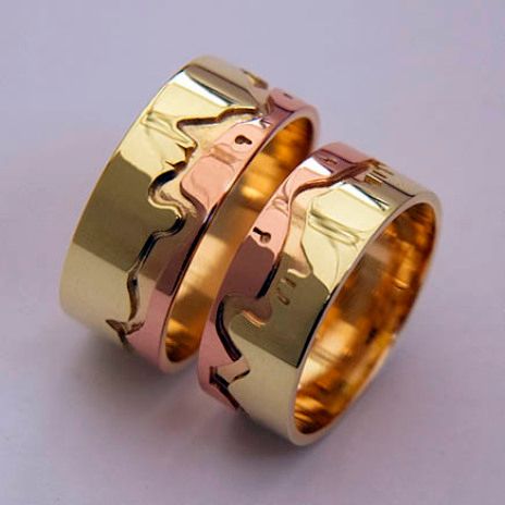 Aki Nagamon Earth Song gold Anishinaabe style overlay wedding ring set