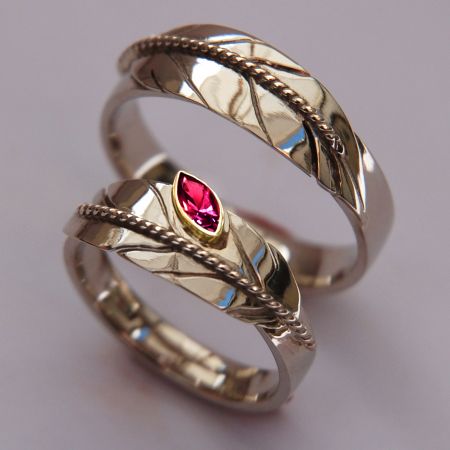 Waasa-agone Inde' white gold Native American wedding ring set
