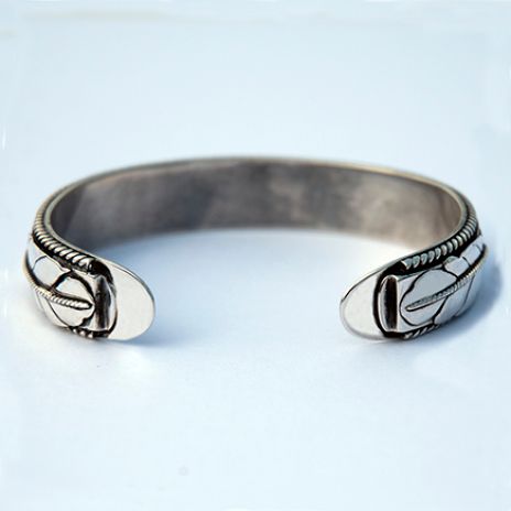 Back of the cuff bracelet Wenabozho Mitigwaab