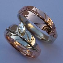 Look Within American wedding rings of white and red gold set with diamond