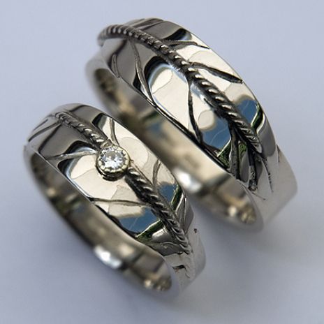 Native American style eagle feather rings of white gold and diamond